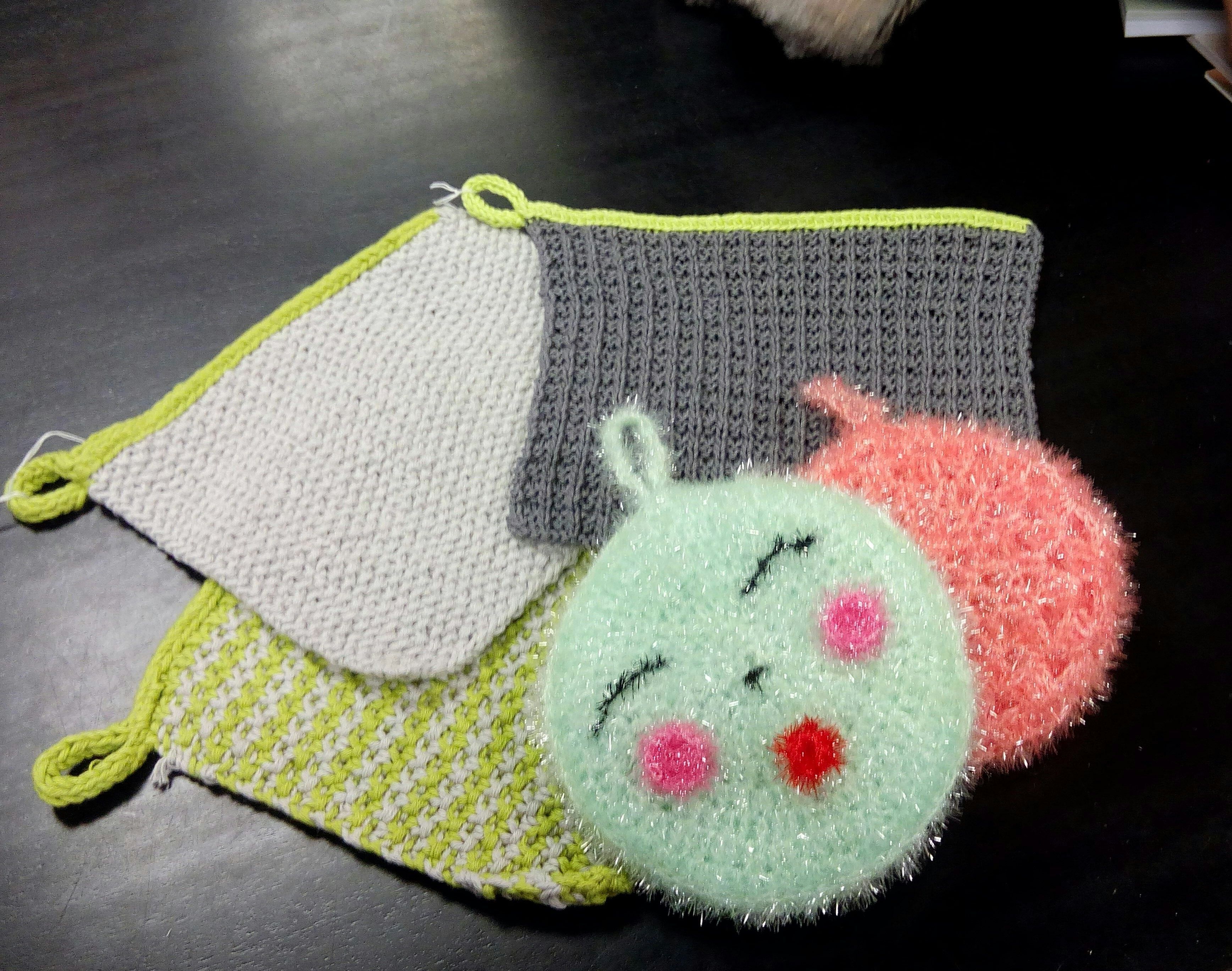 Workshop Topfkratzer und Spültücher Das ideale Weihnachtsgeschenk:
wir stricken oder häkeln waschbeständige Topfkratzer aus Creativ Bubble und Spültücher aus biologischer Baumwolle