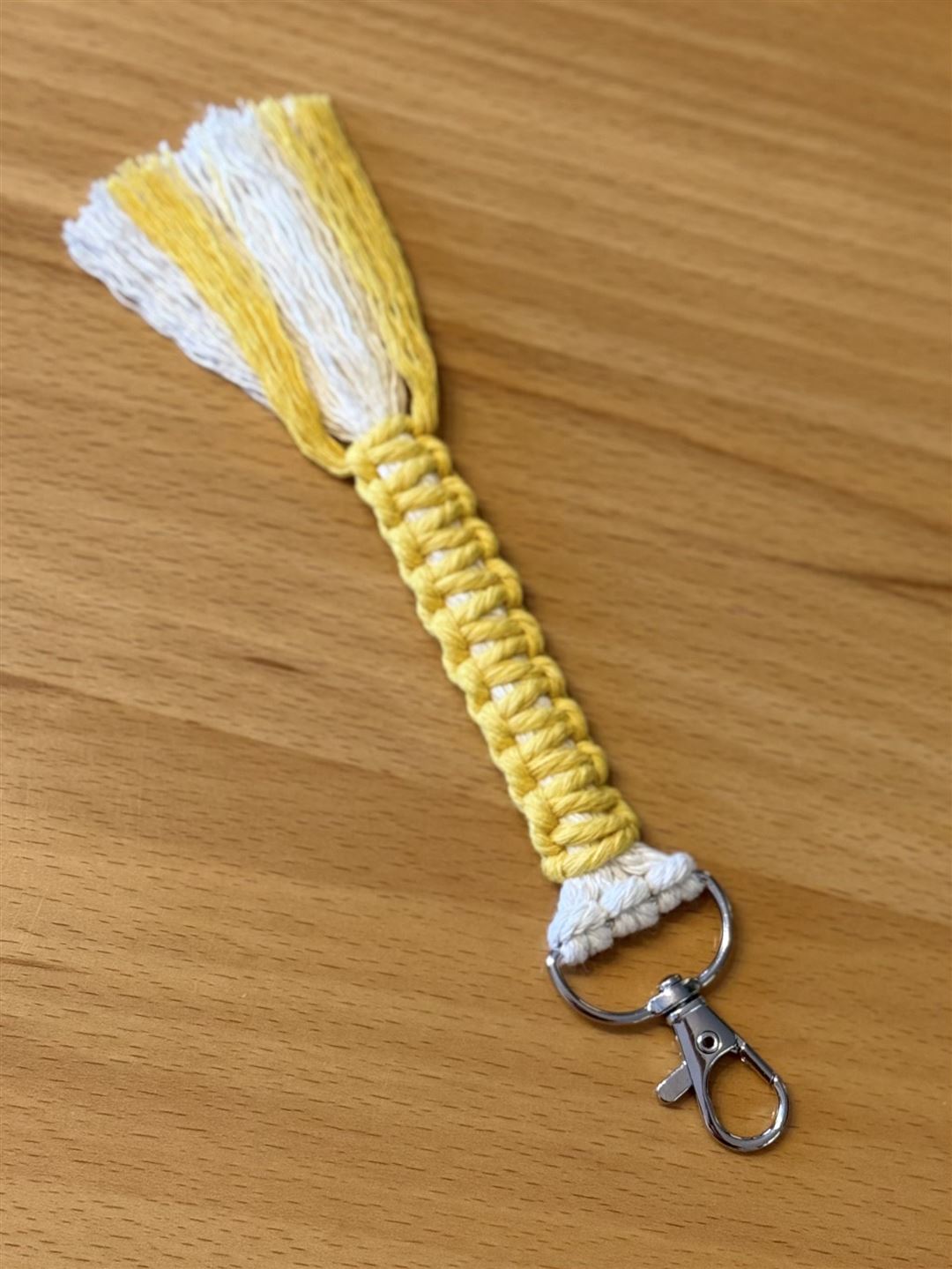 Schl&uuml;sselanh&auml;nger aus Makramee